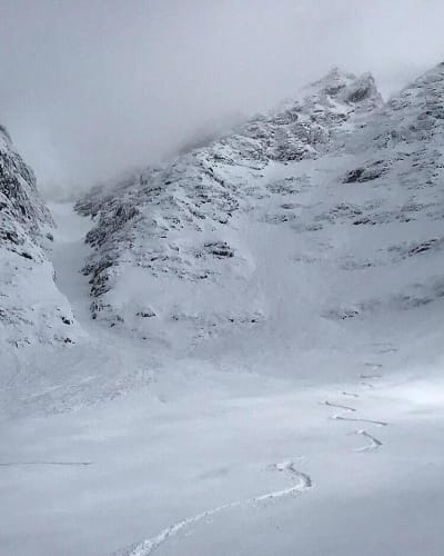 TIRSDAG: Du vet det er bra føre når du m stoppe og ta bilder av sporene dine. Dette er fra tirsdag denne uka. Foto: Bjørn Kruse.
