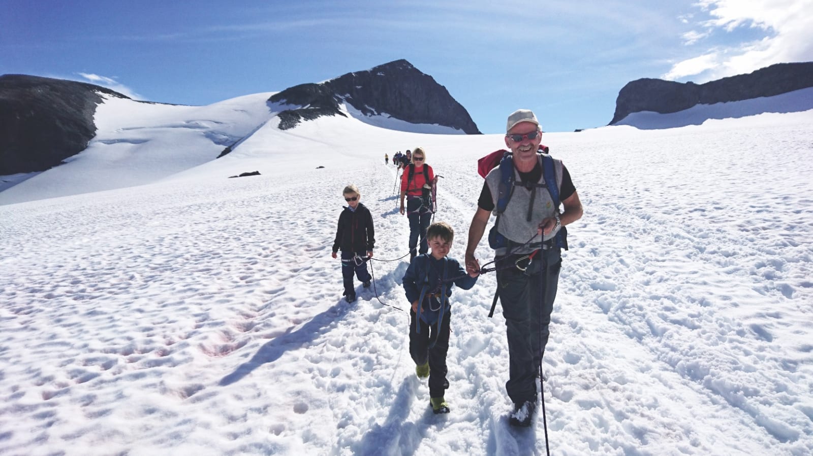 GODT DRIV: Aurora og mamma Eva bak, lillebror Sivert og gamleonkel Sivert foran.