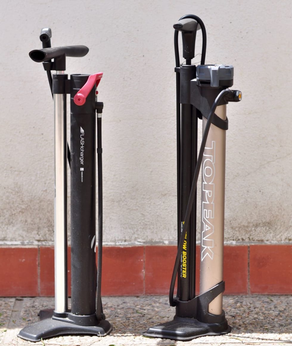 STOR OG STØRRE: Bontragers Flash Charger er stor, men liten i forhold til Topeak Joe Blow Booster