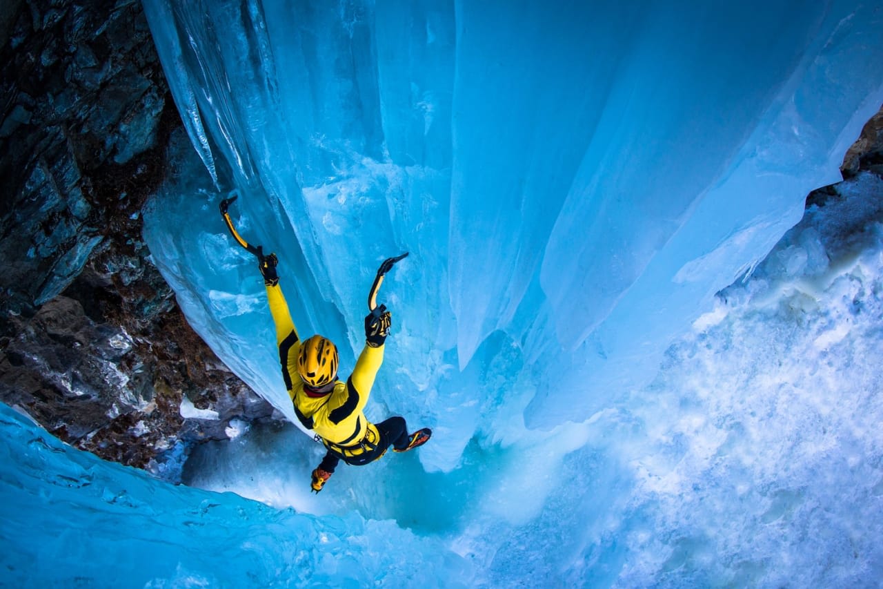tThomas Bubendorfer klatrer i Cogne, Italia. Foto: Lorenzo Belfrond