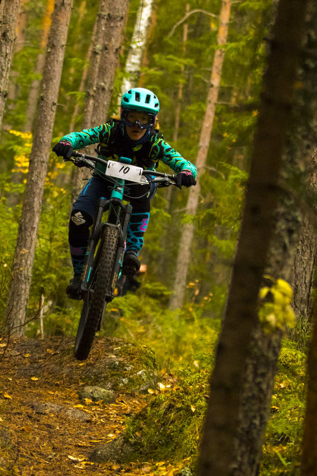 Linda Lønmo var en av hele 18 jenter som stilte til start. Linda Lønmo Ringerike Enduro 2018 - Per-Eivind Syvertsen
