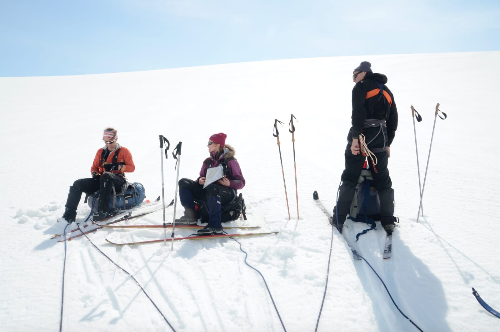 PÅ MED UTSTYRET: Breutstyret er på, også i pausene. Foto: Sandra L. Wangberg