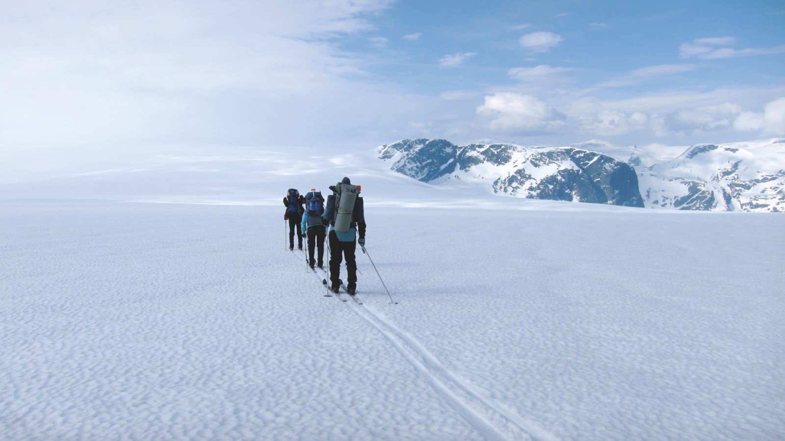 KLASSISK: Jostedalsbreen strekker seg ut fremover. Foto: Sandra L. Wangberg