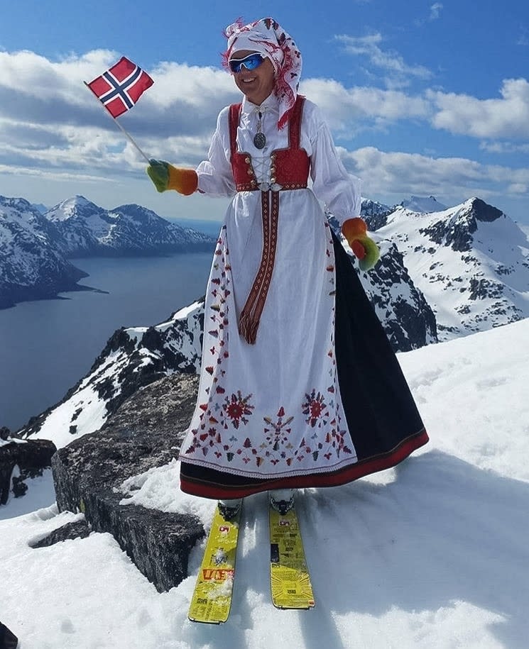HARMONISK: Dette bildet er fra feiringen av Grunnlovsdagen på Kvaløya. Foto: @harmonika70