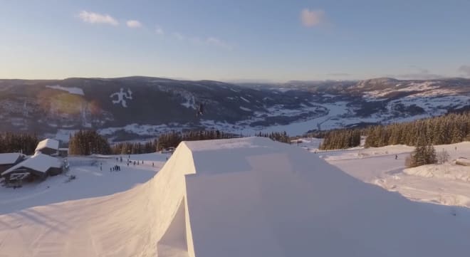 TEST: Fra prøving av hoppkonstruksjonen på Hafjell i fjor.