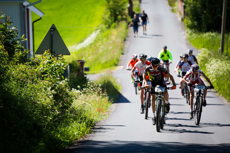 KAMP OM PLASSER: Akkurat som eliten, så hadde de yngste masterstart. Kampen om plasseringene startet med en gang feltet ble sluppet. (foto: Snorre Veggan) skjebergrittet-0783a