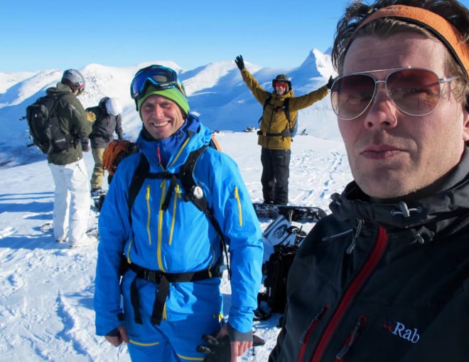 TAMOK-FAN: Jarkko-Juhani Henttonen til høyre, sammen med sin gode venn og turkamerat Aadne Olsrud, som bor like under Blåbærfjellet. Foto: Privat