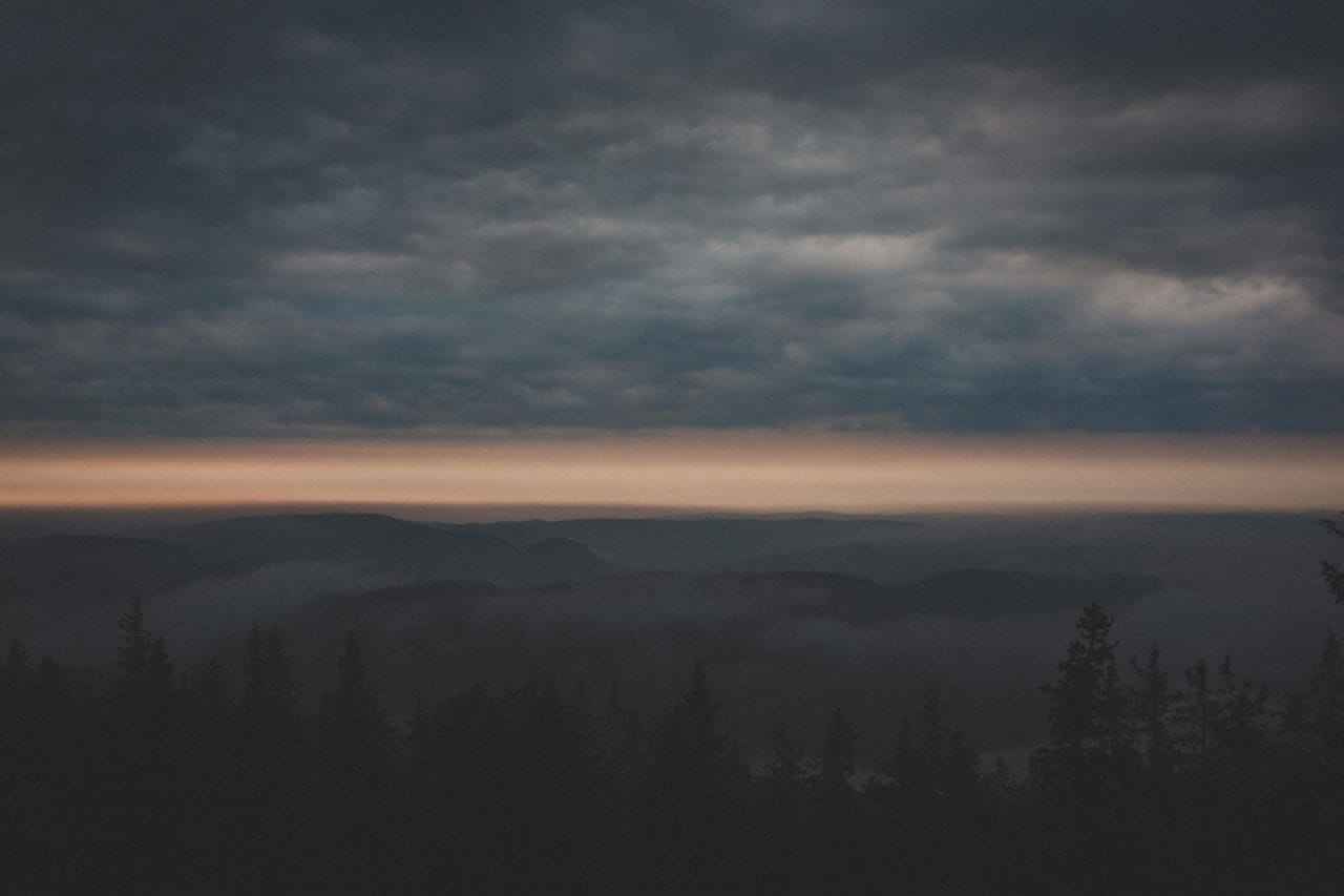 NÅR DET SER MØRKT UT: Hvis skyene vrenger seg slik, er det neppe et godt tegn. Foto: Kristoffer H. Kippernes