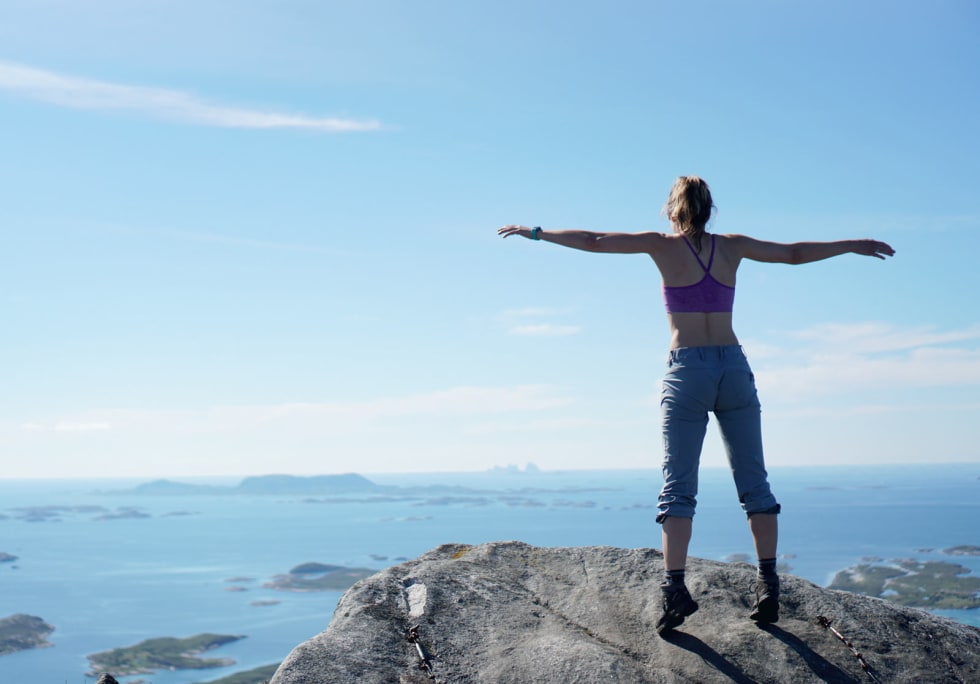 TOPP UTSIKT: Drar du kjensel på fjellene langt der ute? Foto: Simon Fossheim