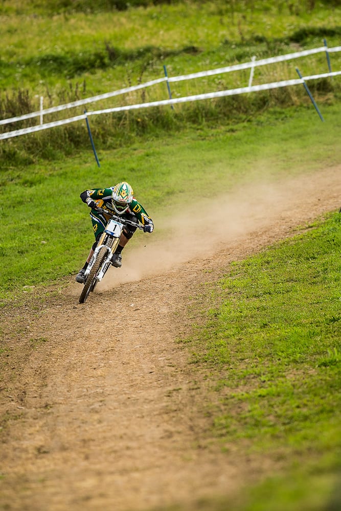 HI-SPEED: De raskeste gutta vil bikke 80 km/t i de raskeste partiene i den krevende og varierte løypa i Hafjell. Her Greg Minnaar i rett under 80.