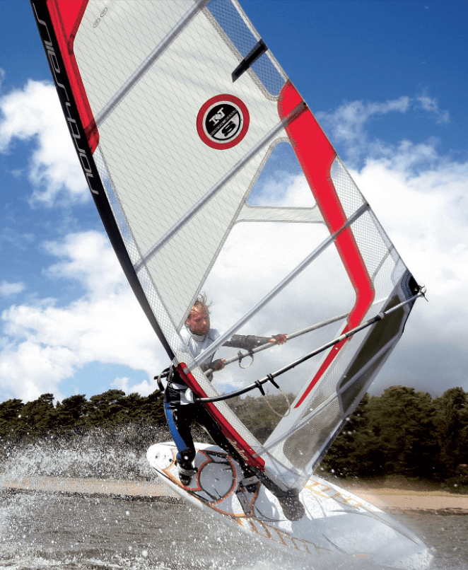 WINDSURF: Vi gir deg oversikten over Norges beste flattvannsspotter! Foto: Nils-Erik Bjørholt