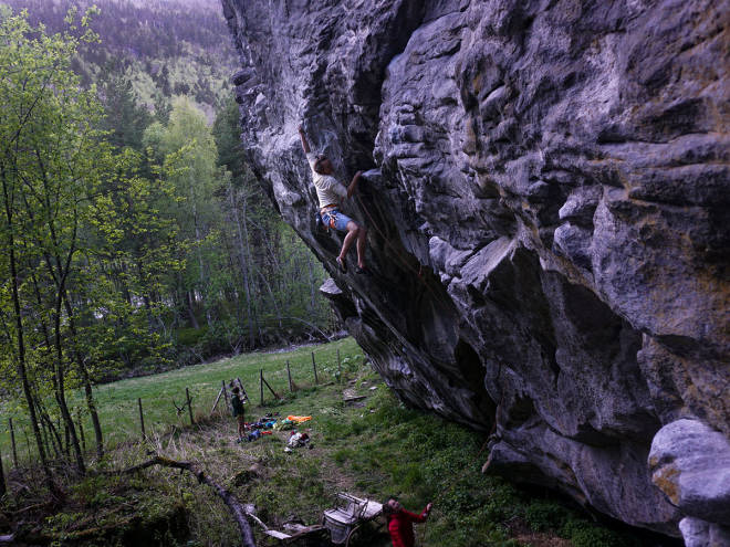 Kyrre Buxrud på «Verma 1000» (8-/8) på Bobleveggen. Fikk K. Hovem Romsdal klippeklatring