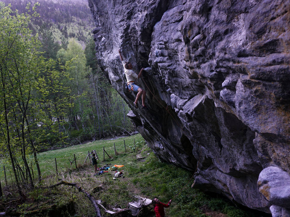 Kyrre Buxrud på «Verma 1000» (8-/8) på Bobleveggen. Fikk K. Hovem Romsdal klippeklatring