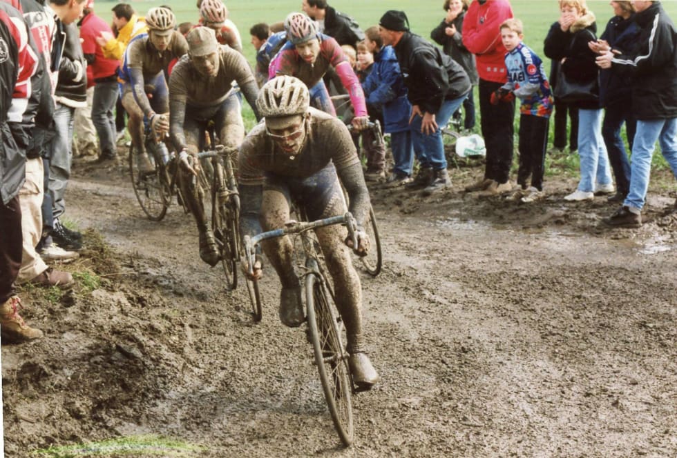 FÅTT: Det er meldt regn på søndag, er vi heldige blir Paris-Roubaix slik. Foto: Cor Vos.