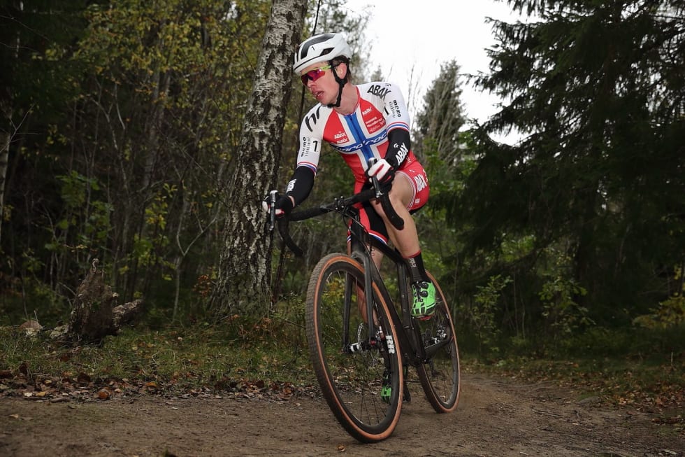 Nå kan Fredrik Haraldseth sykle Birken med bukkestyre. Foto: Ola Morken Fredrik Haraldseth NC2 CX 2016 - Ola Morken 1400x933