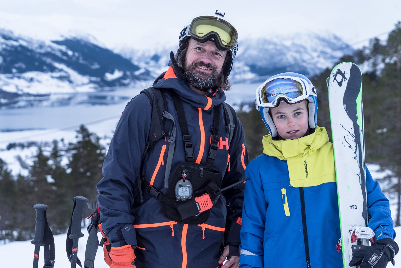 GENERASJONSKLØFTA: Bård Gundersen (47) og Håvard Taklo (11) fant tonen på ski sammen i Jølster Skisenter. Bilde: Christian Nerdrum