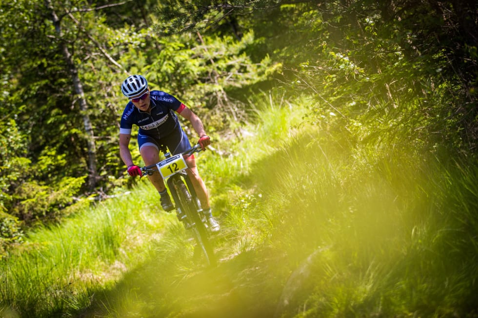 MILSLUKER: Kristin Aamodt fra Ullevål SK i fint driv ned gjennom skogen. (foto: Snorre Veggan) skjebergrittet-1447a