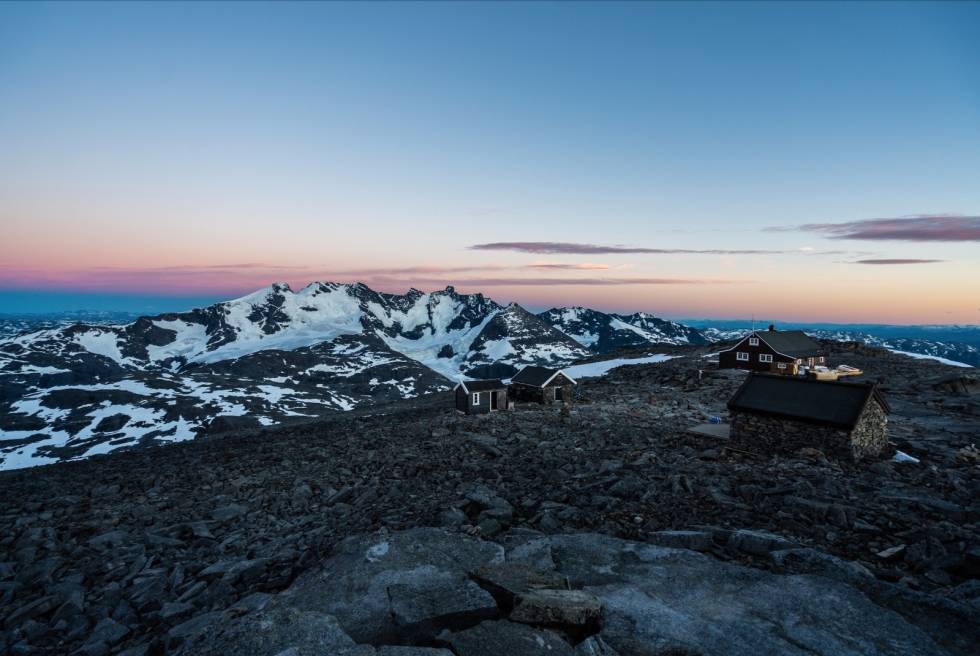 ET HØYDEPUNKT: Fanaråki en nydelig junikveld. Foto: Bård Basberg