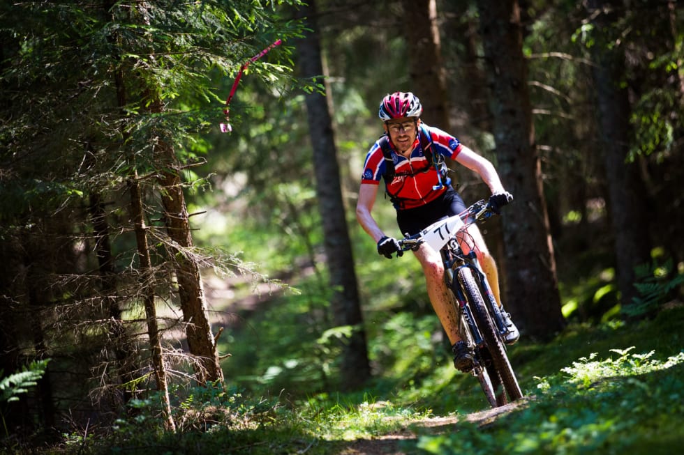 FINE SKOGSSTIER: Det var ingen bratt løype rytterne ble utsatt for, men det var fullt mulig å få opp stor fart. (foto: Snorre Veggan) skjebergrittet-1606a