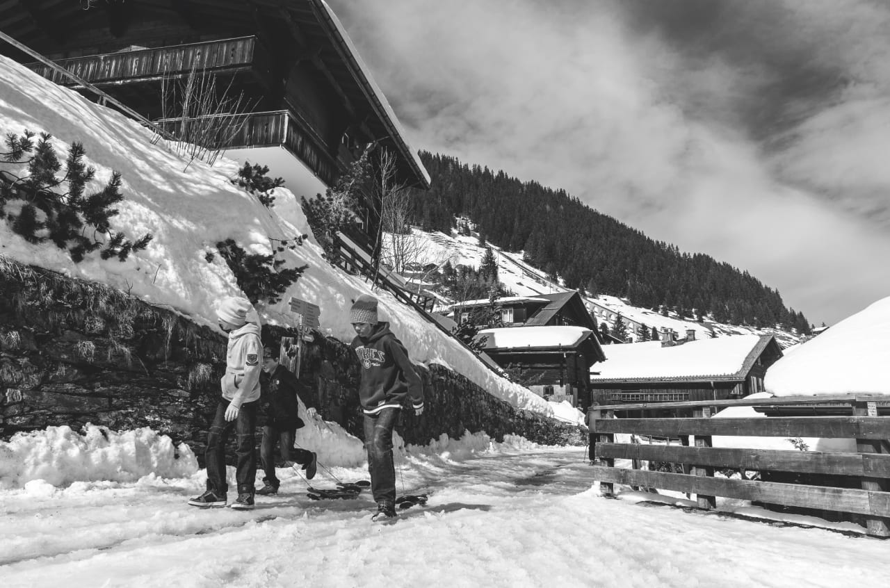 BILFRI: Mürren er en tradisjonell alpelandsby med gårdsdrift og bilfrie veier. Ganske enkelt fordi du må ta gondol for å komme hit.