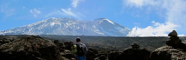 FJELL I SIKTE: Helt grei utsikt mot toppen i stigningen opp fra Shira Cave.