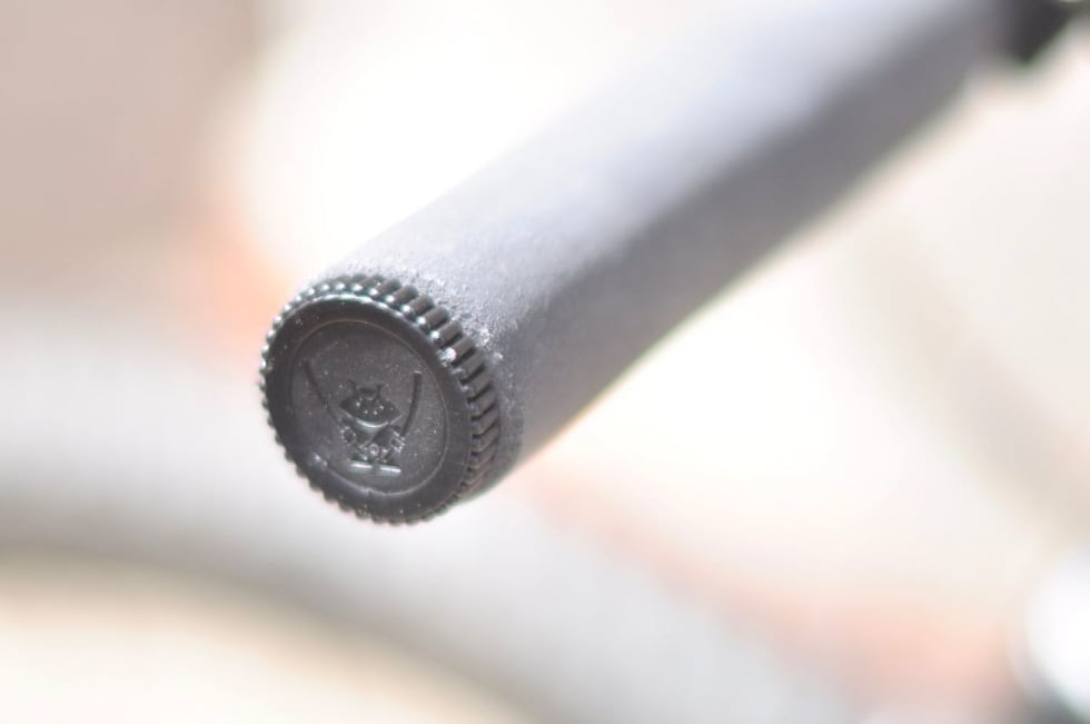 ALLTID TILGJENGELIG: Med Sahmurai Sword lagret i styret har du det alltid klart til bruk. Alle foto: Øyvind Aas