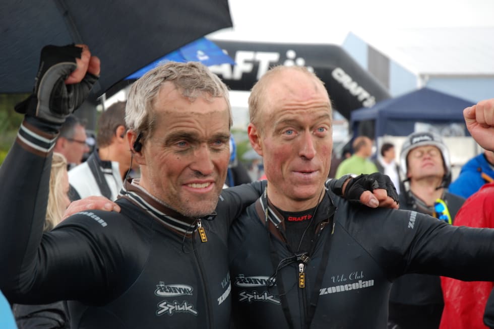 STØDIG KURS: Carl Erik Pedersen og Tronn Skjerstad var kapteiner i Velo Club Zoncolan. Foto: Velo Club Zoncolan Tronn Skjerstad - Carl Erik Pedersen - Velo Club Zoncolan 2009 1400x933