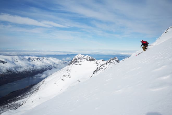 SUPERMANN: Olav Solberg døde 3. mars. Han var en av de flotteste typene i skimiljøet i Nordland. Her kjører han på Andørjas høyeste fjell. Arkivfoto: Tore Meirik