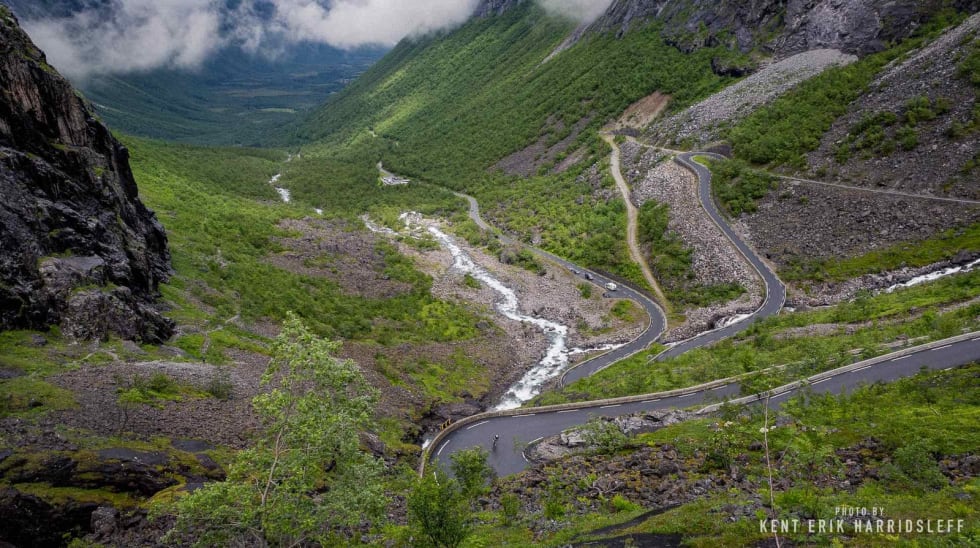 SERPTENTINER: Trollstigen er totalt 11 km til toppen og byr på en rekke serpentiner over 830 hm. Foto: Kent Erik Harridsleff