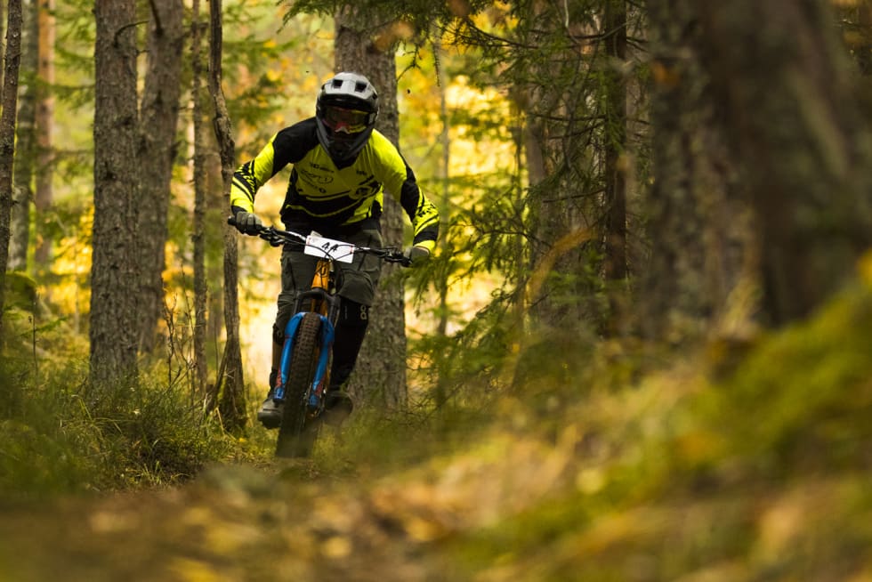 Rittleder i Hakadal Enduro, Stian Eilifsen, i fint driv. Stian Eilifsen Ringerike Enduro 2018 - Per-Eivind Syvertsen