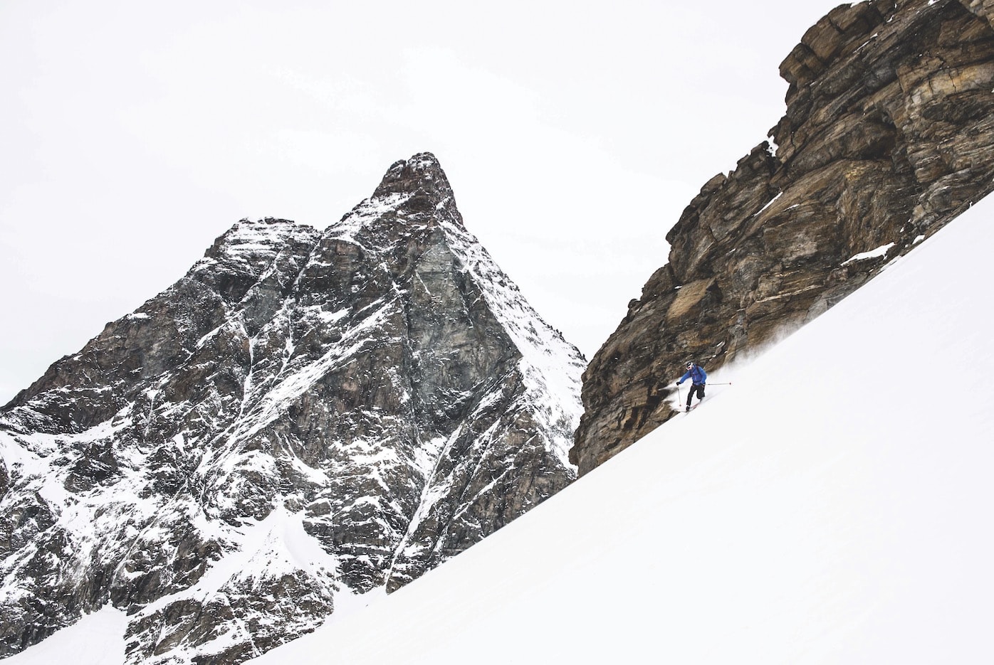 ITALIENSK SKARE: Lothar Hofer sitter ikke like lavt i telemarkssvingen på slike forhold. Til tross for at Matterhorn «ser på».