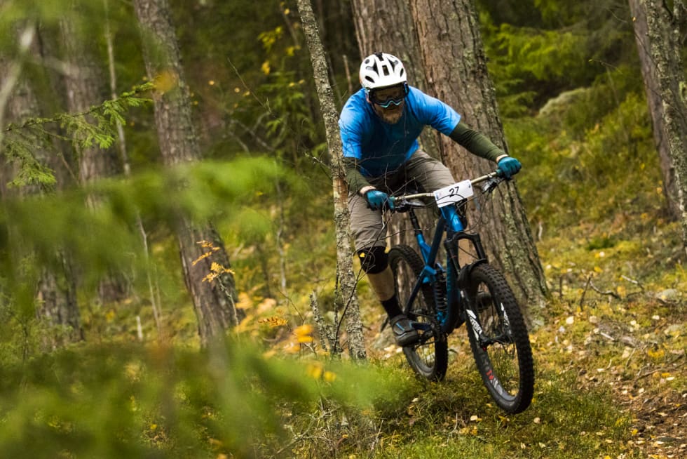 Geir Bjørndalen med alvor i blikket. Geir Bjørndalen Race face Ringerike Enduro 2018 - Per-Eivind Syvertsen