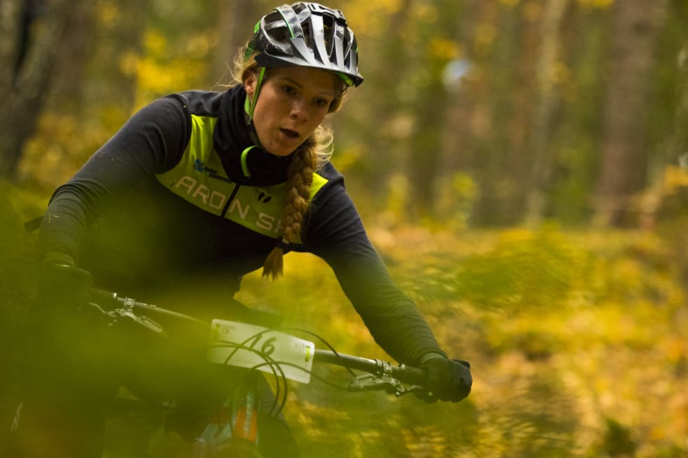Maria Bergli i dyp konsentrasjon. Maria Bergli Ringerike Enduro 2018 - Per-Eivind Syvertsen