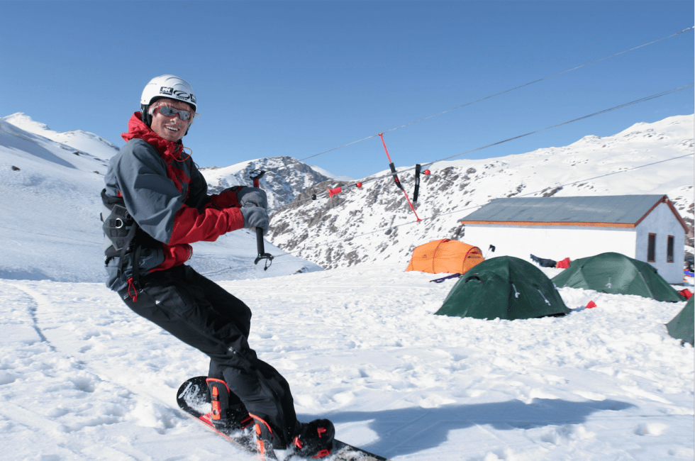 FOREGANGSMANN: I elleve dager kitet Sigve Botnen og Johann Civel i Pakistan. Som et resultat av erfaringene deres reiste noen av verdens beste kitere i år til Himalaya for å delta i Pakistan SnowKite & Flight, verdens høyeste kitekonkurranse. Foto: Gus Hurst