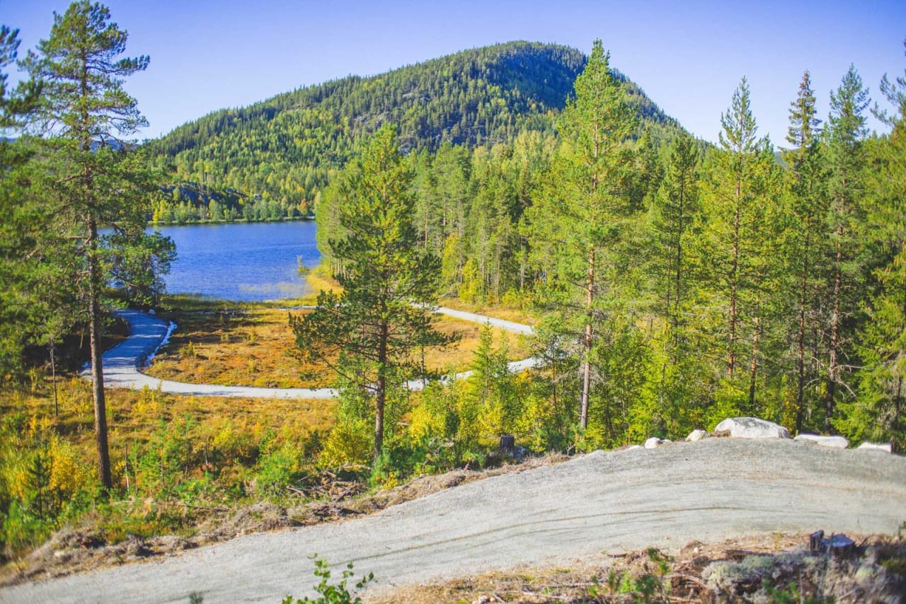 TRYTETJERN: Her kan du sykle på fin, tilrettelagt sti. Foto: Kristoffer H. Kippernes