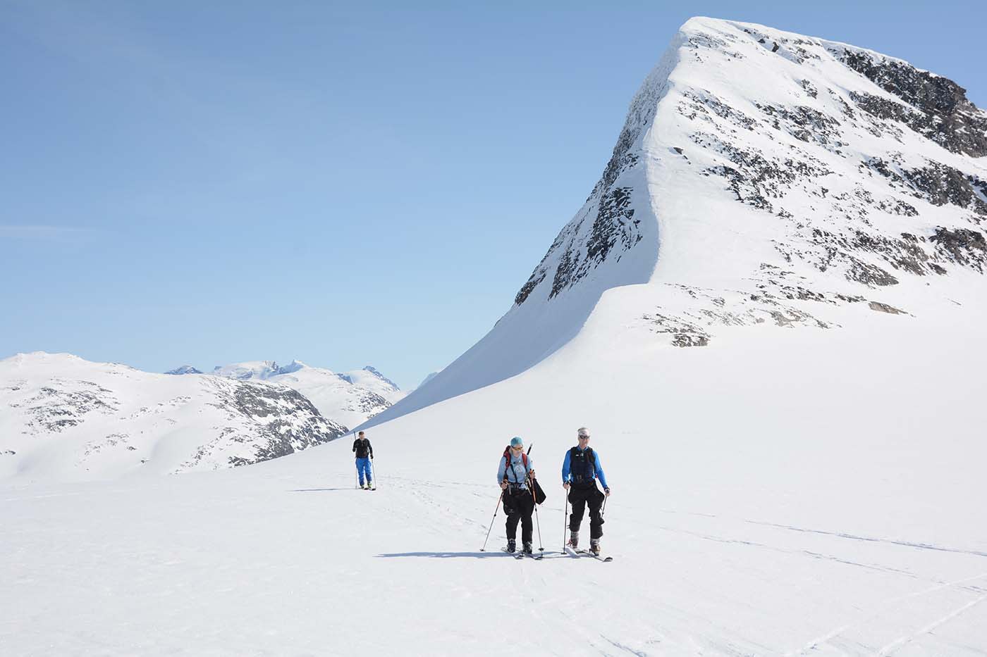 Langskavltinden viser seg i all sin prakt. Fire dagar i fjellet, og me kjenner sola varmar kvar dag. Foto: Henning Gladheim