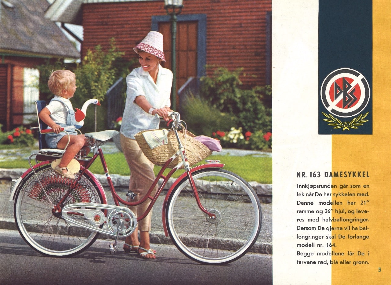 SYKKEL-REKLAME: Fra 1963-katalogen til DBS. Pappa fisker og mamma gjør innkjøp.