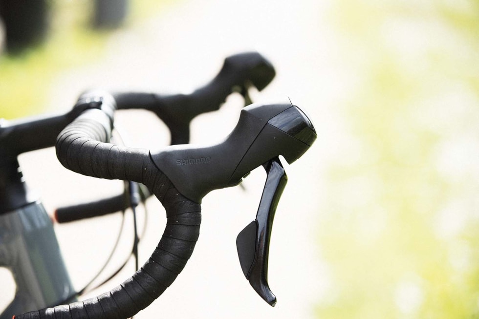 PASSÈ: Hendlene på Shimanos 105-gruppe er ikke elegante, men de er ganske så gode. For 2019 blir de endret til Ultegra-hendlenes fasong