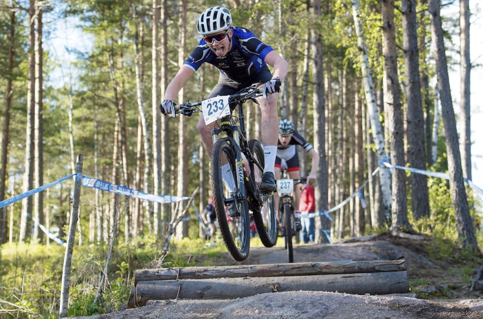 FULL SPIKER: Christoffer Engebretsen Bakke fra Soon CK lekte seg i terrenget under Rye Bike Festival i helga. Foto: SK Rye Christoffer Engebretsen Bakke - Soon CK - Mjr - Foto SK Rye