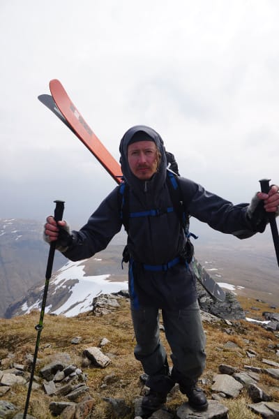 WHISKYENTUSIAST: Sondre Loftsgarden på entusiast-skitur i Skottland. Foto: Karl Kristian Muggerud