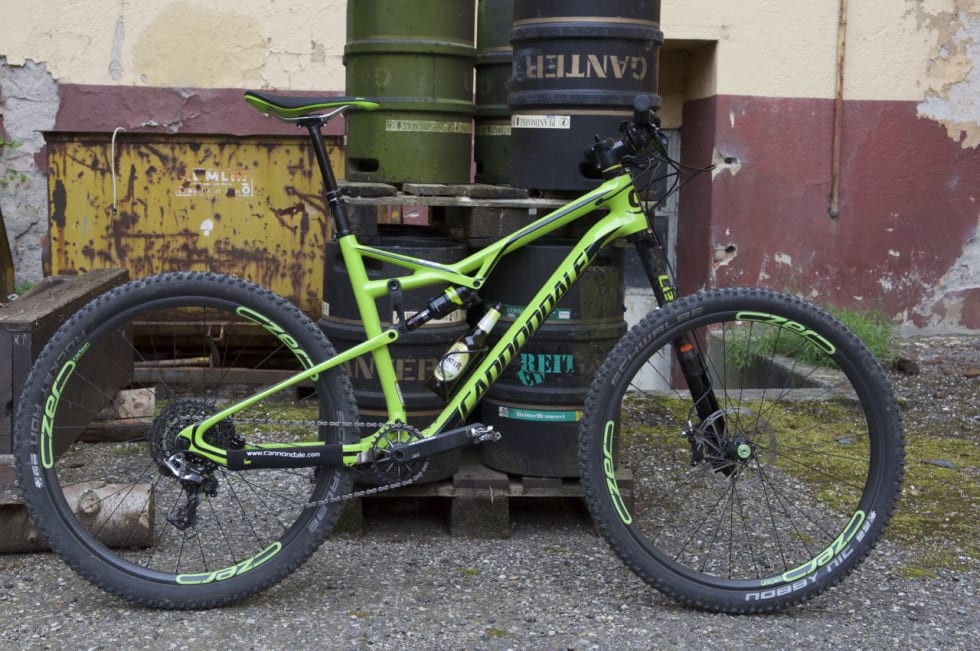GOD VANE: Cannondale har utviklingskontor inne på et bryggeri. Stisykling er en sunn vane. Øldrikking kan fort bli en uvane. Habit er her avbildet med en sitron-lettøl fra husbryggeriet Ganter.