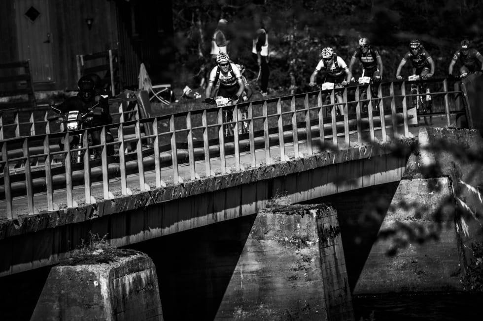 SPURTPRIS: Underveis er det flere spurtpriser. Her speider Erik Resell mot spurtprisen på Kvarstad. Foto: Snorre Veggan 13 - birken2017-9570a