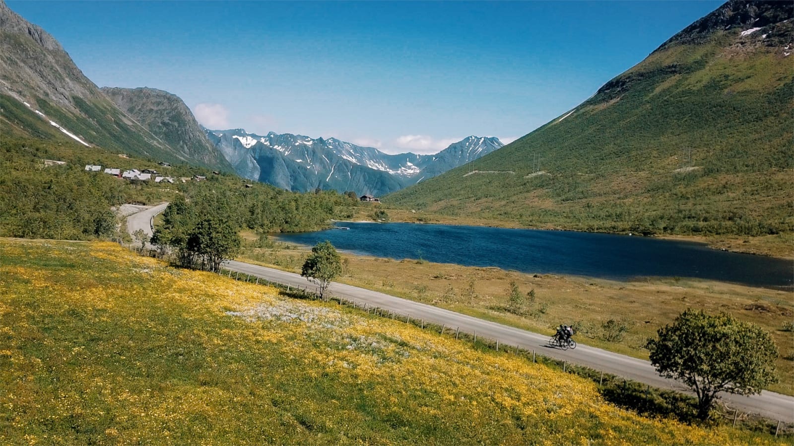 GRAND FINALE: Det er lite som står tilbake for avsluttende etappe på den fantastiske sykkelruta som går fra Hellesylt til Ålesund. Bilde: Magnus Roaldset Furset