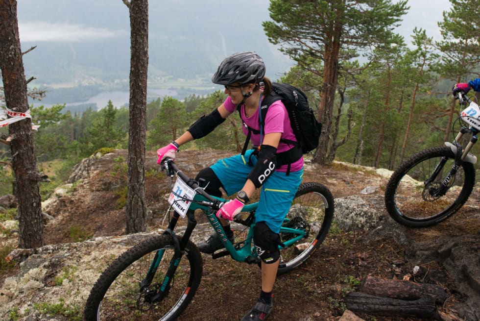 GOD STEMNING: Alle ønsker seg flere jenter på terrengsykler. Her Ragnhild Solheim under Nesbyen Enduro i fjor. Foto: Silje Holmsen.