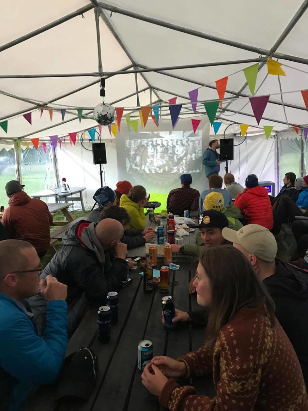 Sosialt samvær er en viktig komponent på en hver festival. Foto: Knut Lønnqvist Skibotn Stifestival 2017 - Knut Lønnqvist 1000x