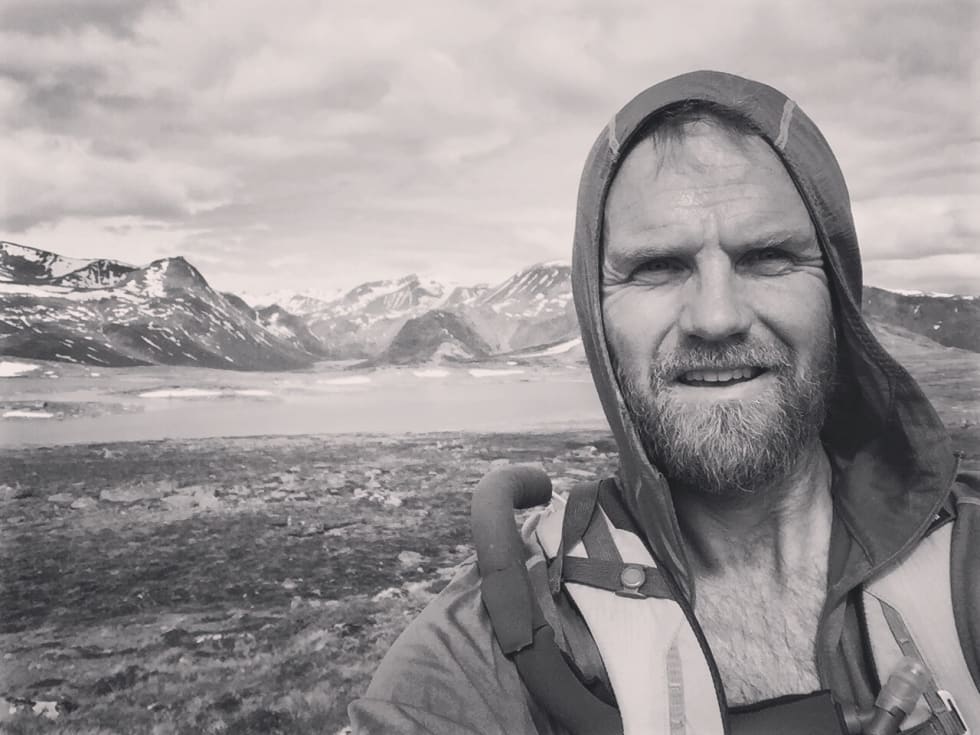 OM Å KOMME SEG IGJEN: Gjorde et forsøk på å jogge fra Beito til Vågå på øst siden av veien. Jeg kom 64 kilometer. Da var beina rimelig stive. Rakk øl og pizza i Vågå med en en venn før solnedgang.