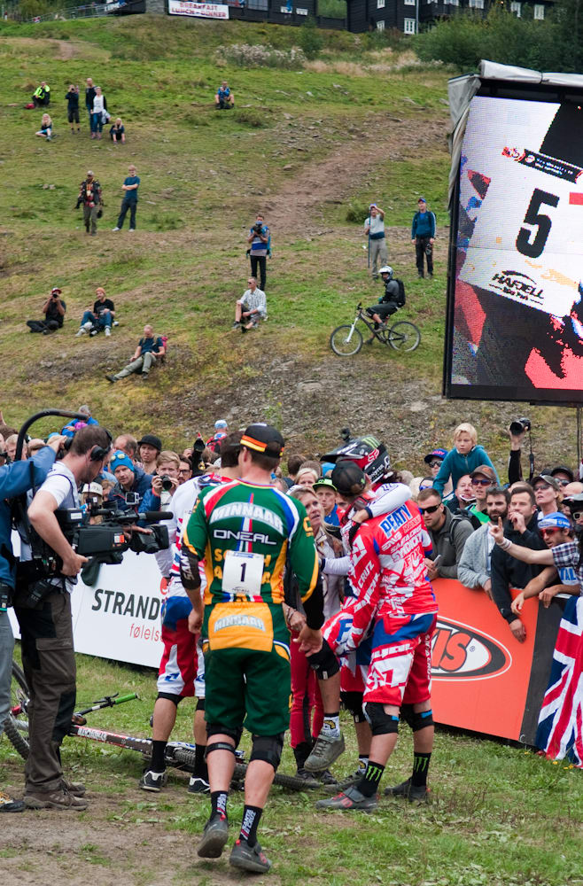 HJELPEKORPS: Peaty, Minnaar, Sessler - de løp alle til for å hjelpe til så fort de forstod noe var galt med Ratboy. Foto: Øyvind Aas