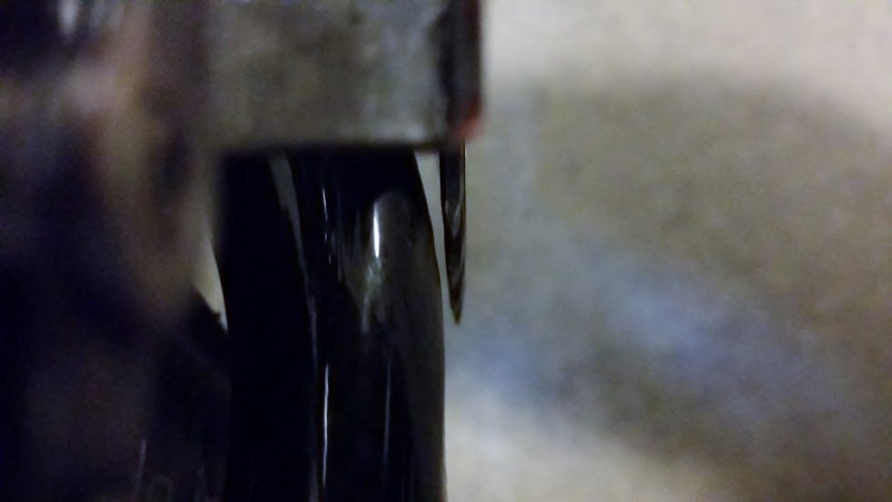 Sykkelen er satt opp for å være rask på grus. Jeg har montert en Shimano Ultegra SL kompaktkrank med 50-34 drev. Det var såvidt det passet, kun 1 mm klaring mellom kjedestag og drev. 50-11 utveksling er deilig ned fra Storåsen. 20140901_191916 (1400x788)