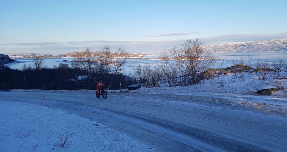Segmentet "Opp fra Snuhavna O.F.S." er et motbakkesegment på asfaltvei. Dette kan sykles på fatbike, terrengsykkel eller racer. I tillegg slipper Stig R. Nilsen to nye segmenter i mai: Ett for landevei og ett for terrengsykkel. Foto: Stig R. Nilsen Opp fra Snuhavna OFS - Stig R Nilsen 1400x