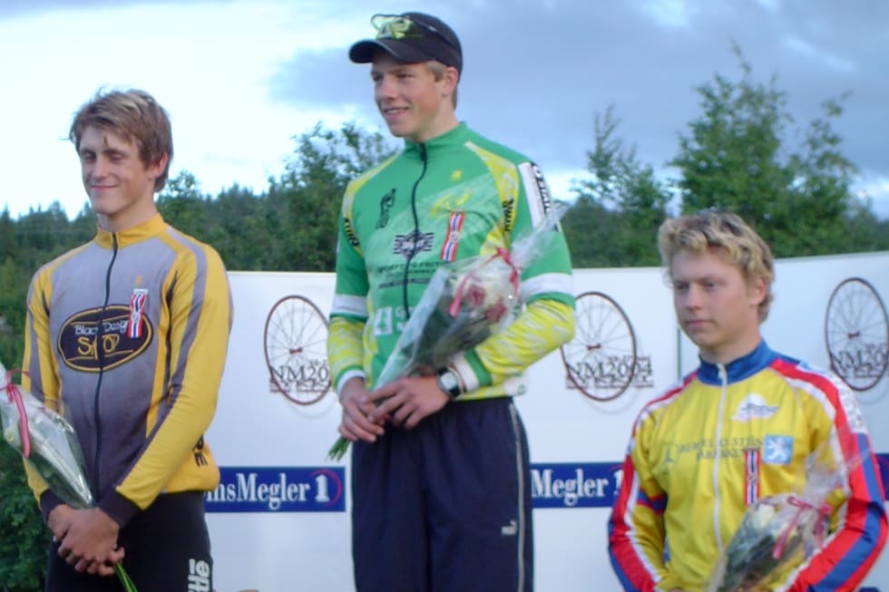 CELEBERT: Martin Iversby kom på tredjeplass bak Edvald Boasson Hagen og Andreas Fossen i sitt siste ritt før han la opp i 2003. Foto: Geir Iversby Andreas Fossen - Edvald Boasson Hagen - Martin Iversby - Foto Geir Iversby 1400x933